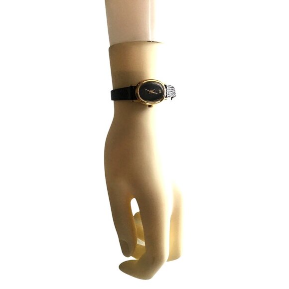 Vintage Timex Womens Black Leather Strap Gold Oval Face Watch - Picture 2 of 6